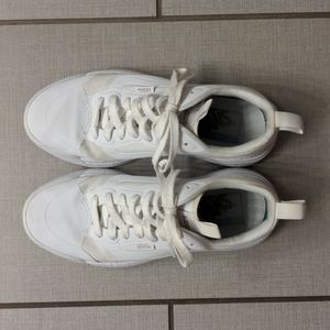 Women's 7, Men's 5.5 White Vans Ultrarange